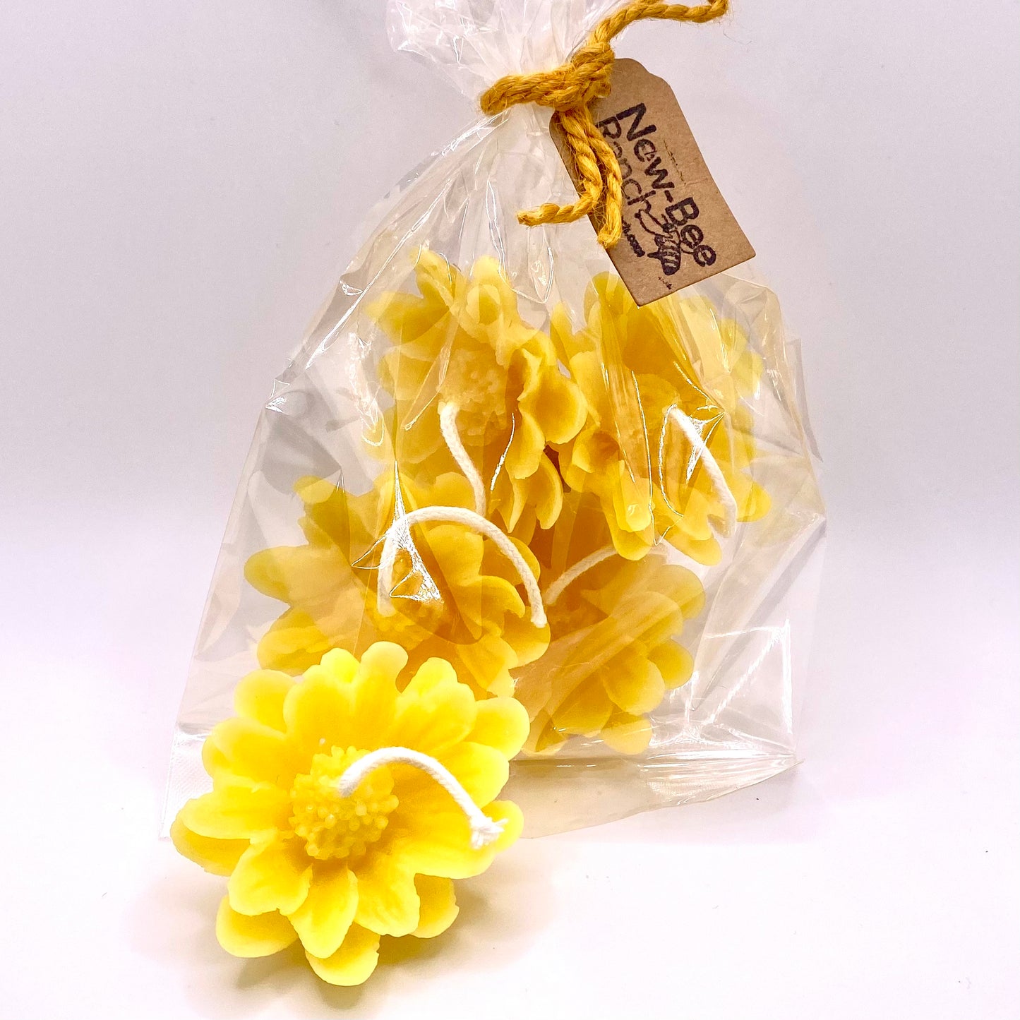 All-Beeswax Floating Daisy Candles